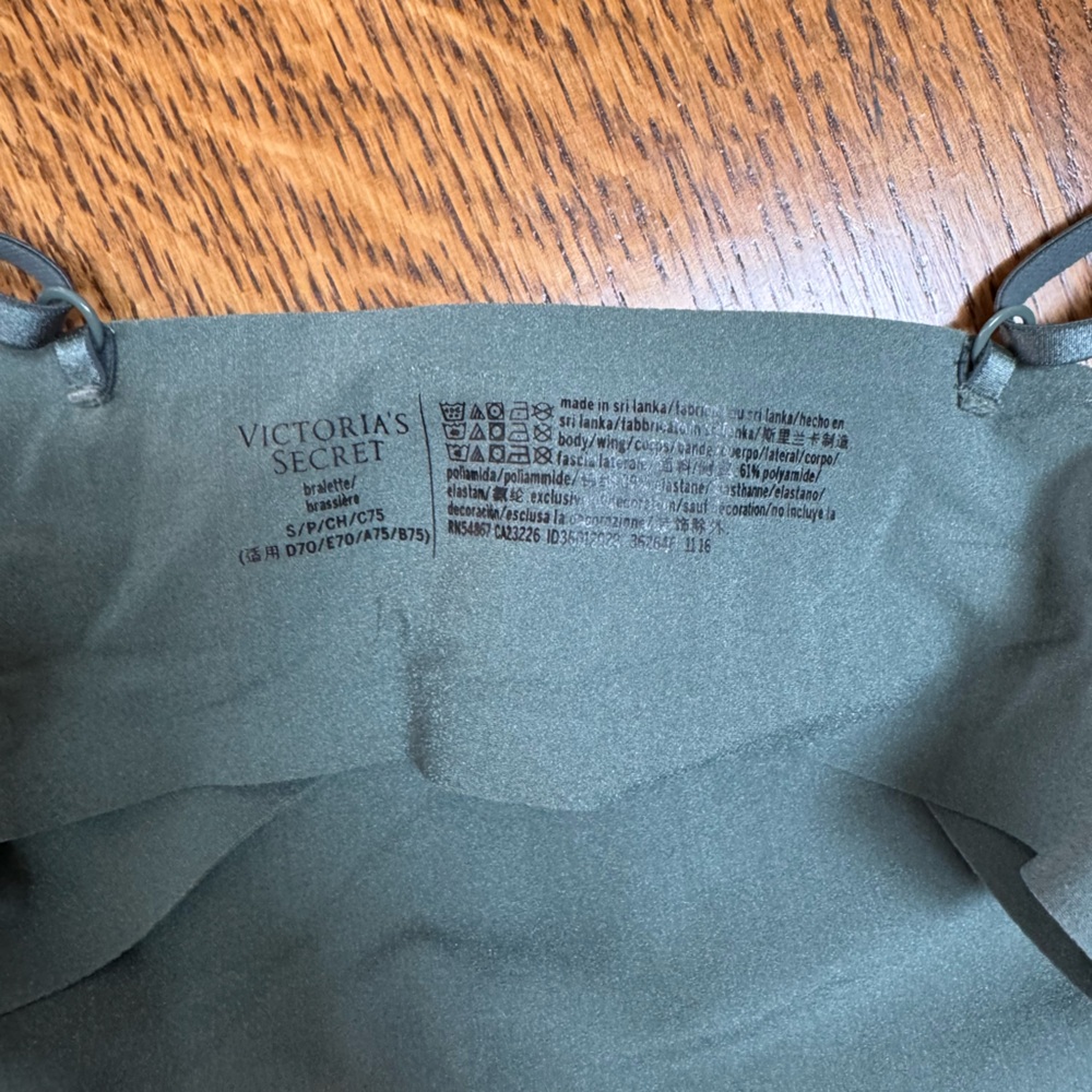 Victoria’s Secret Seamless Bralette • Adjustable Straps • Wireless • Size S/M - Picture 4 of 4